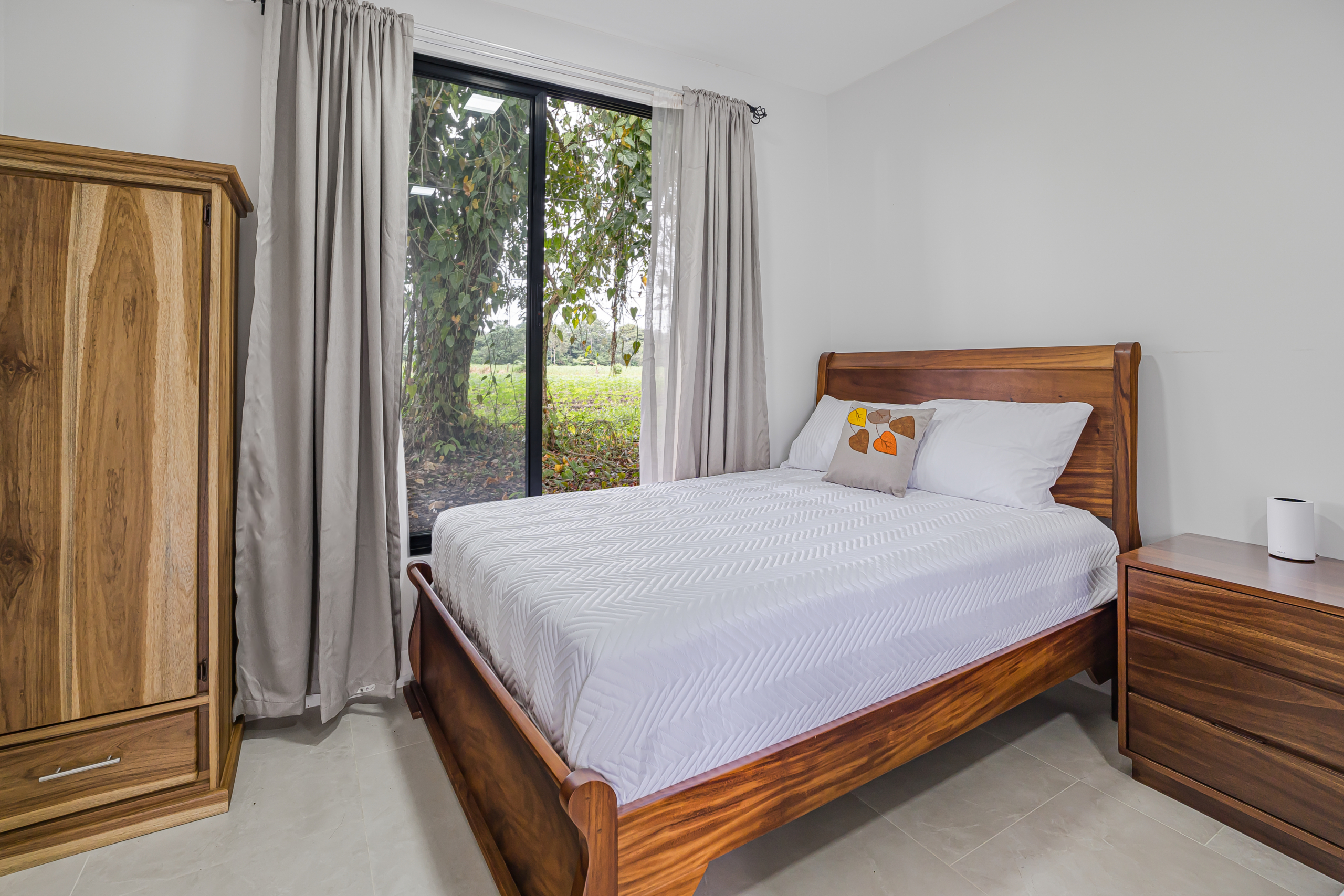 Bedroom with wood wardrobe and garden view in La Fortuna, Costa Rica